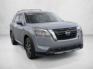 Used 2023 Nissan Pathfinder Platinum w/ Cargo Package AWD/4WD video 3