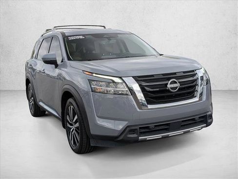 Used 2023 Nissan Pathfinder Platinum w/ Cargo Package AWD/4WD image 3