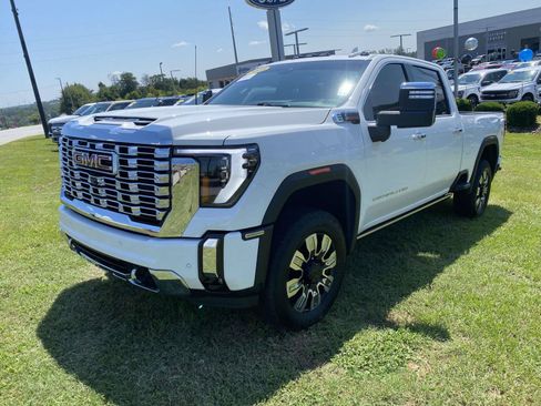 Used 2025 GMC Sierra 2500 Denali w/ Denali Reserve Package AWD/4WD image 3