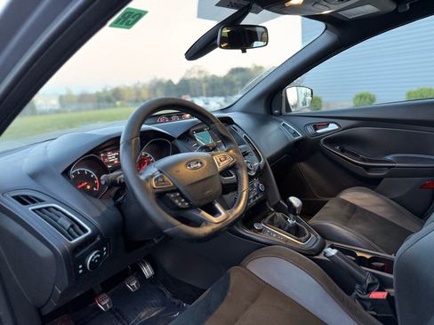 Used 2016 Ford Focus RS image 15