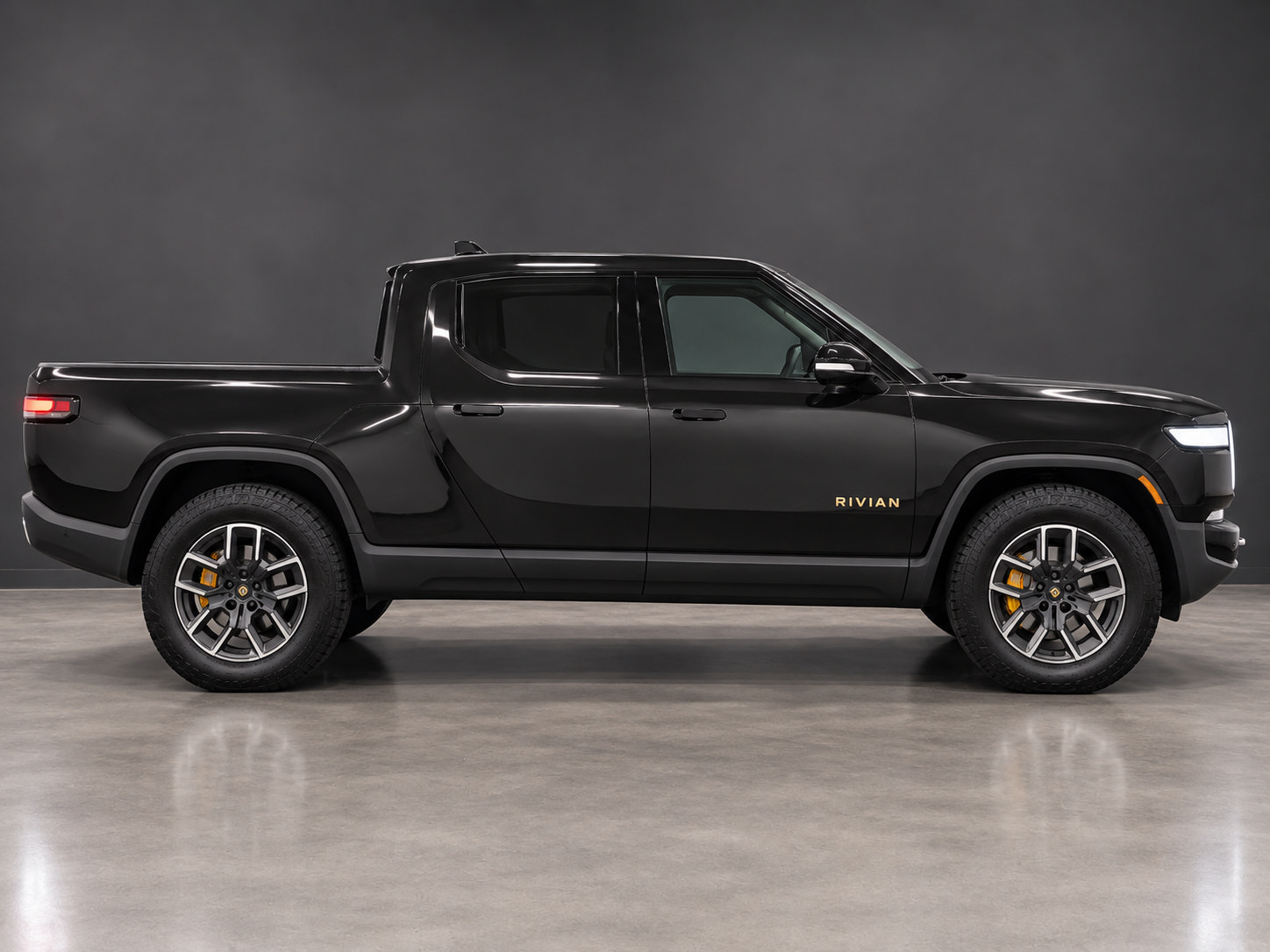Used 2022 Rivian R1T Adventure AWD/4WD image 4