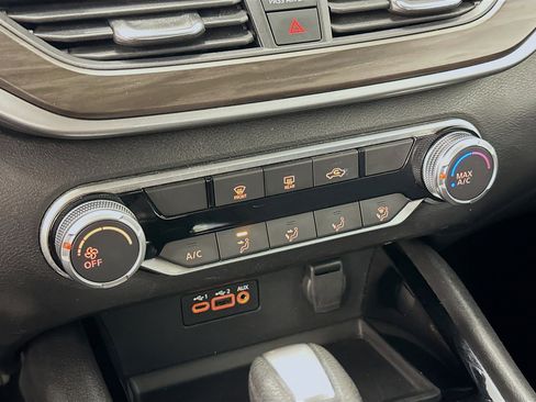 Used 2024 Nissan Altima 2.5 SV FWD image 23