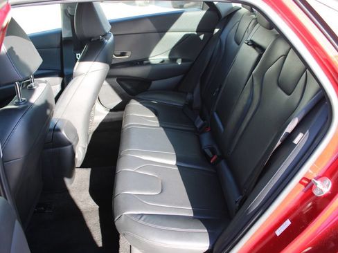 Used 2024 Hyundai Elantra Limited FWD image 13