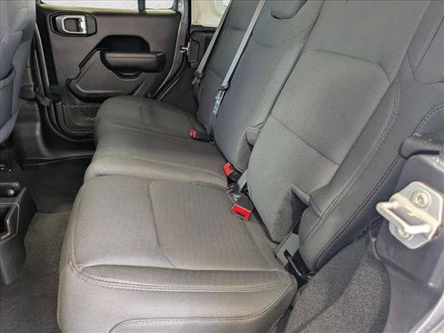 Used 2022 Jeep Wrangler Unlimited Sport AWD/4WD image 18