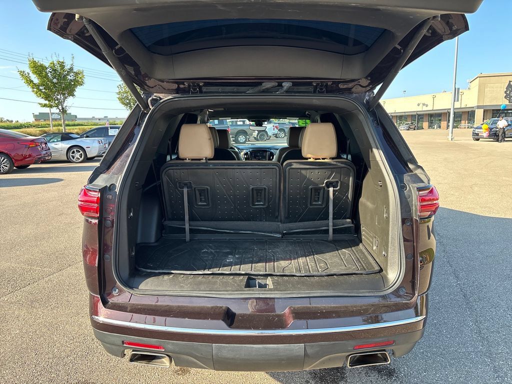 Used 2023 Chevrolet Traverse Premier w/ LPO, Floor Liner Package FWD image 28