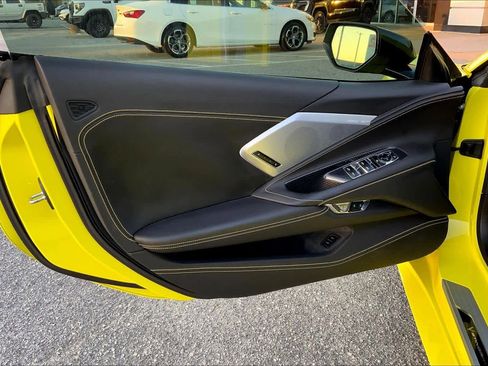 Used 2021 Chevrolet Corvette Stingray Premium Conv w/ Z51 Performance Package image 17