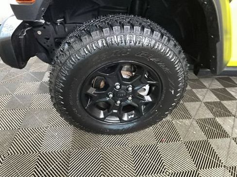Used 2023 Jeep Wrangler Unlimited w/ Cold Weather Group AWD/4WD image 8