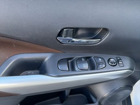 Used 2020 Nissan Kicks SR image 12