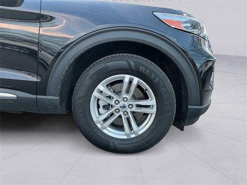 Used 2022 Ford Explorer XLT image 9