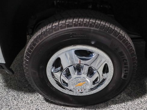 Used 2024 Chevrolet Silverado 3500 LT image 11