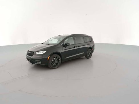 New 2026 Chrysler Pacifica Limited w/ S Appearance Package image 4