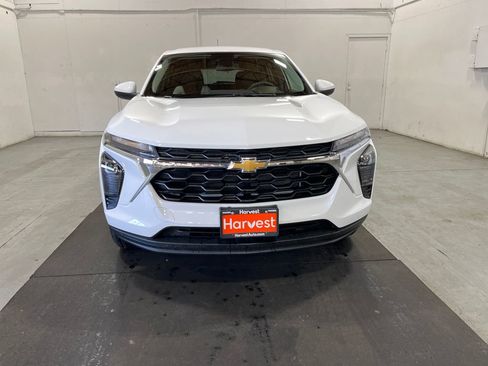 New 2026 Chevrolet Trax LS w/ LS Convenience Package FWD image 2