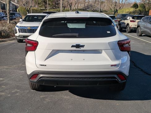 New 2026 Chevrolet Trax RS w/ Sunroof Package image 7