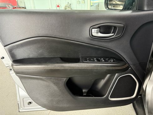 Used 2018 Jeep Compass Limited w/ Navigation Group AWD/4WD image 10