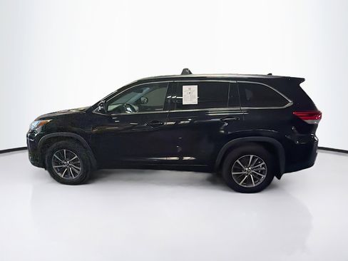 Used 2017 Toyota Highlander XLE AWD/4WD image 4
