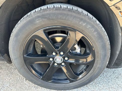 Used 2023 Buick Enclave Essence w/ Experience Buick Package FWD image 4