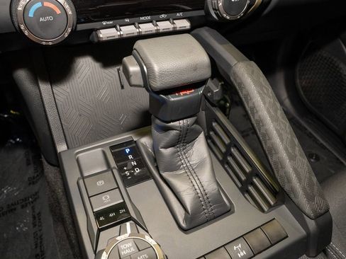 Used 2025 Toyota Tacoma TRD Off-Road image 15