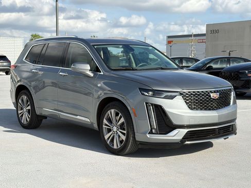 Used 2023 Cadillac XT6 Premium Luxury image 7