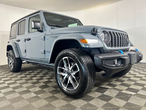 Used 2024 Jeep Wrangler Unlimited w/ Convenience Group AWD/4WD image 1