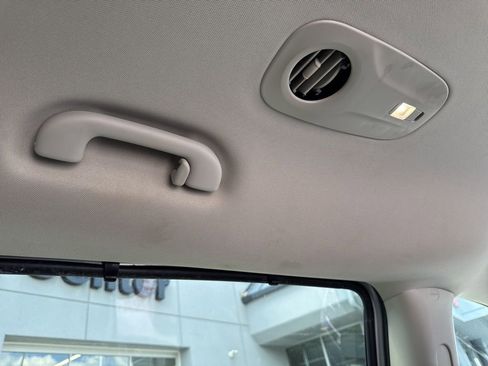Used 2024 Chrysler Pacifica Touring-L FWD image 44