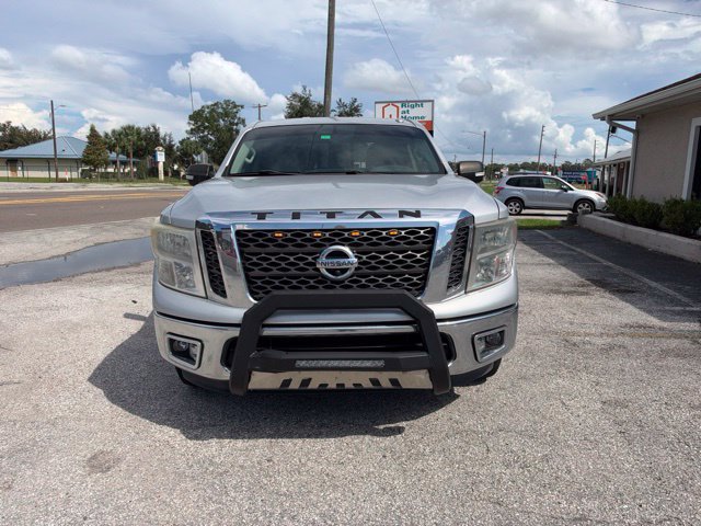 Used 2017 Nissan Titan SV RWD image 2