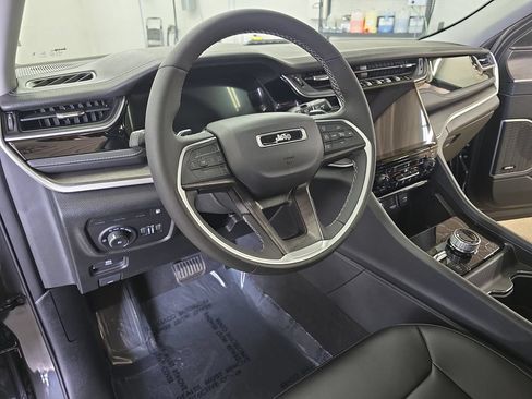 Used 2023 Jeep Grand Cherokee 4WD 4xe image 16