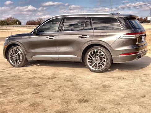 Used 2020 Lincoln Aviator Reserve w/ Equipment Group 202A image 4