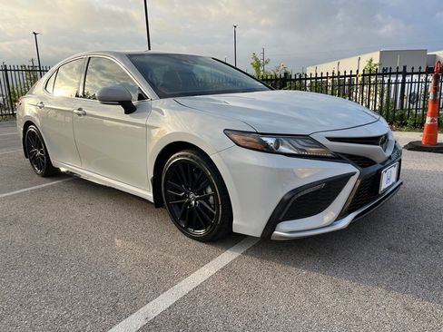 Used 2024 Toyota Camry XSE FWD image 3