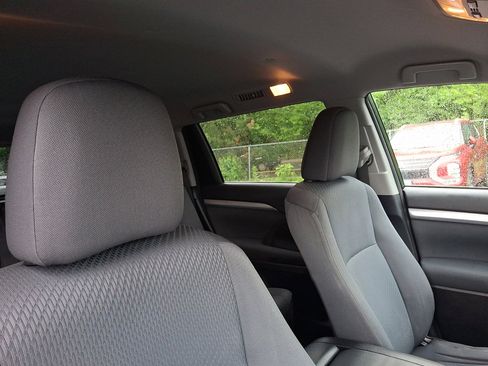 Used 2015 Toyota Highlander LE AWD/4WD image 13