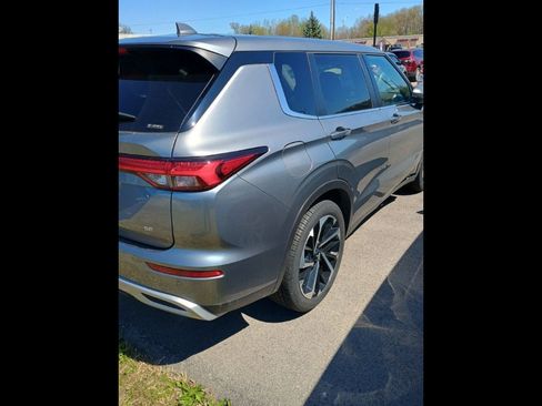 Used 2023 Mitsubishi Outlander SE image 1