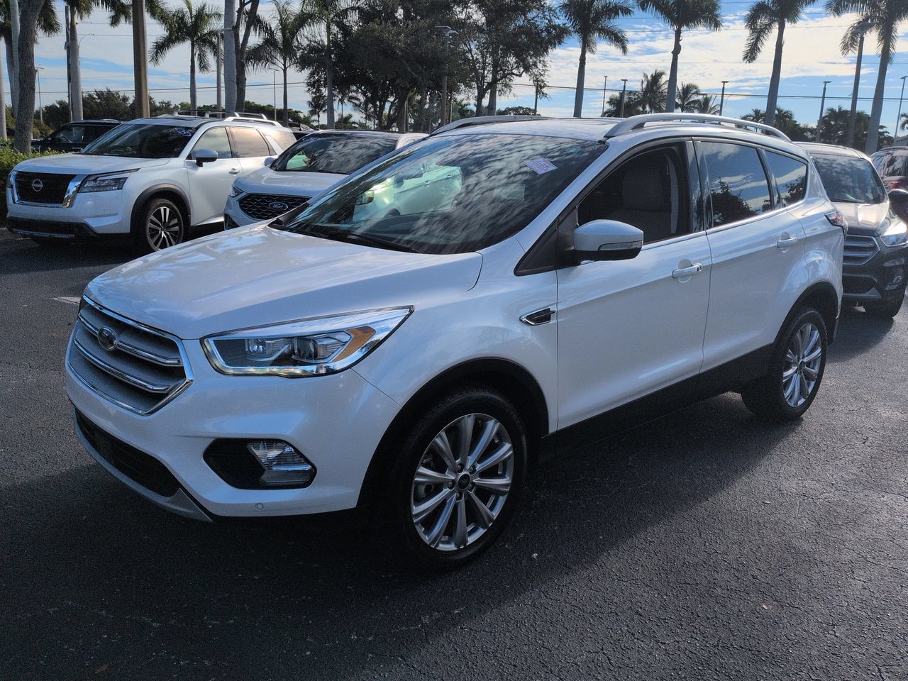 Used 2018 Ford Escape Titanium w/ Ford Safe & Smart Package FWD image 8