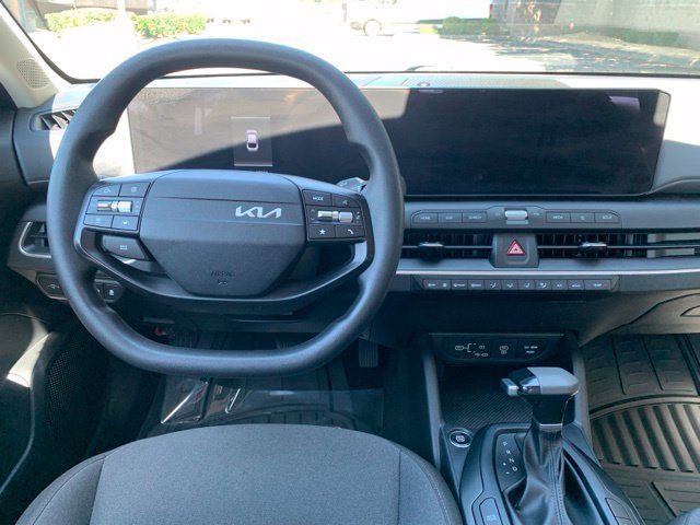 Used 2025 Kia K4 FWD image 12