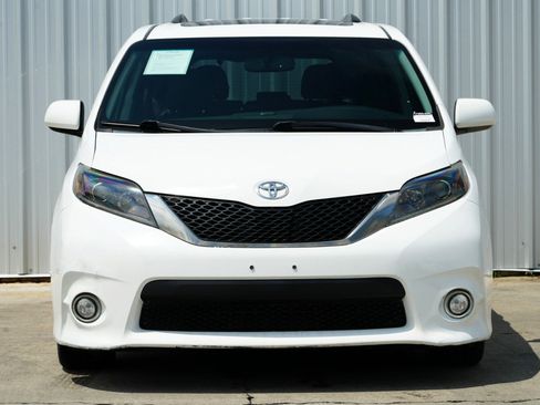 Used 2015 Toyota Sienna SE Premium image 6