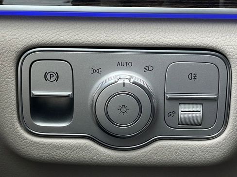 Used 2025 Mercedes-Benz GLE 450e 4MATIC image 12