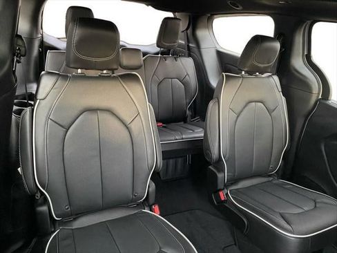 New 2026 Chrysler Pacifica Limited w/ S Appearance Package AWD/4WD image 39