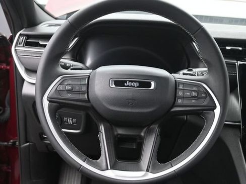 Used 2024 Jeep Grand Cherokee Laredo AWD/4WD image 27