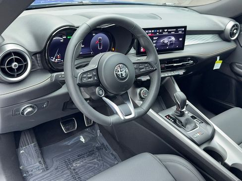 New 2025 Alfa Romeo Tonale w/ Premium Package image 13