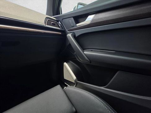 Used 2025 Audi Q5 2.0T Premium image 26