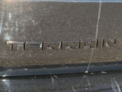 Used 2021 GMC Terrain SLE w/ Driver Convenience Package image 9