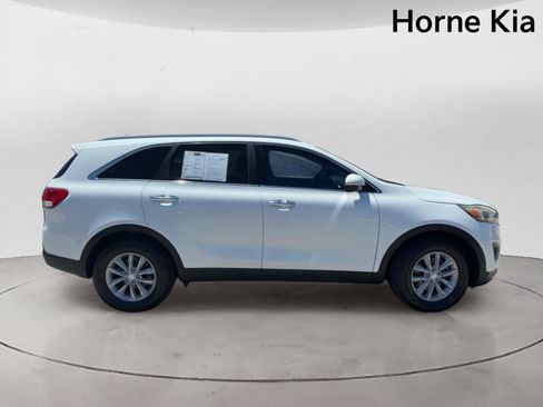 Used 2018 Kia Sorento FWD image 3