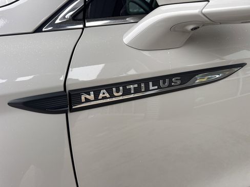 Used 2020 Lincoln Nautilus Reserve w/ Equipment Group 201A image 13