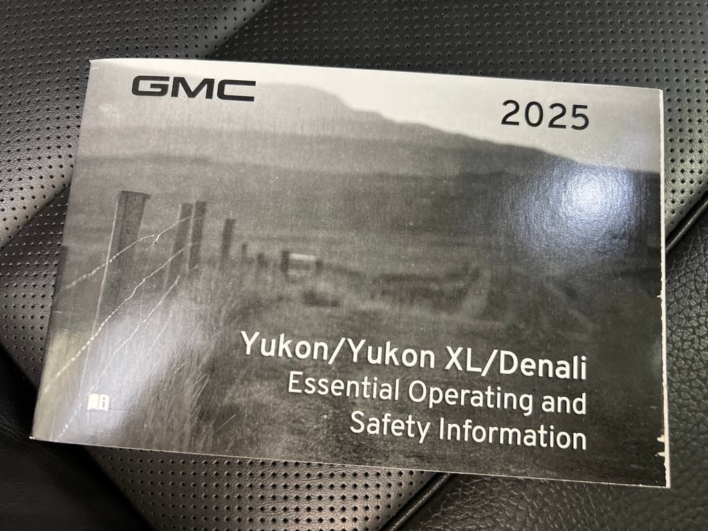 Used 2025 GMC Yukon XL Denali RWD image 35