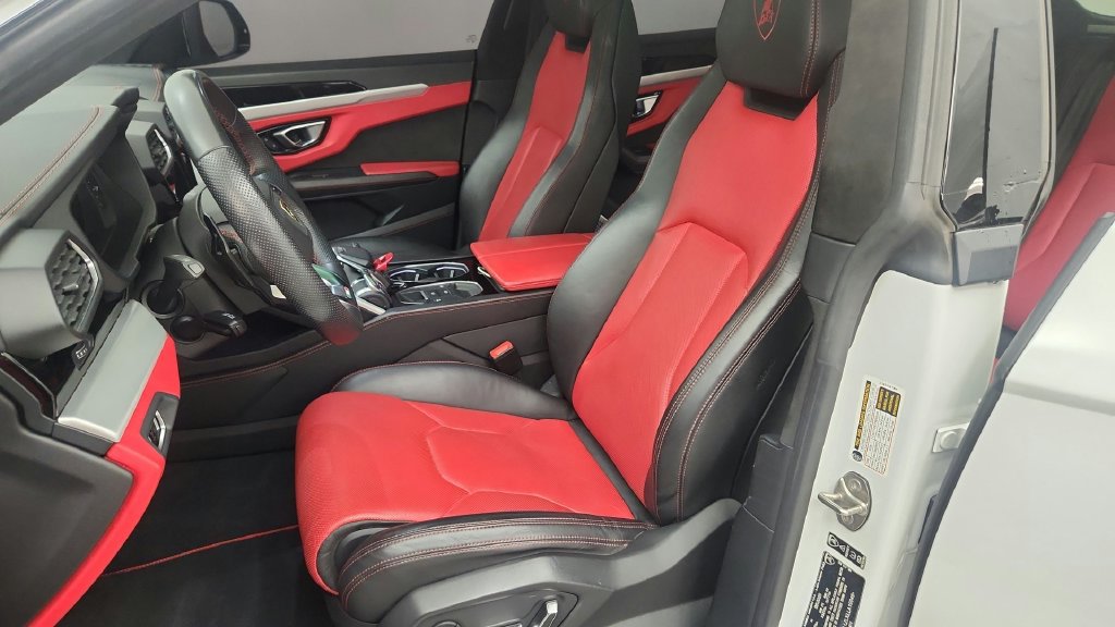 Used 2020 Lamborghini Urus AWD/4WD image 26