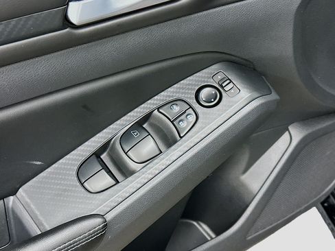 Used 2025 Nissan Altima 2.5 SV FWD image 15