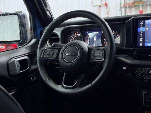 Used 2024 Jeep Gladiator Sport AWD/4WD image 21