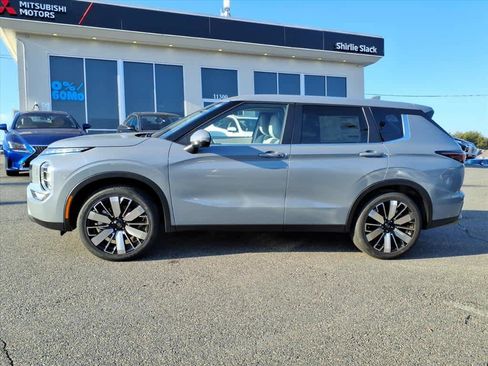 New 2026 Mitsubishi Outlander SE image 2