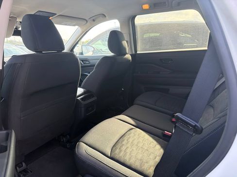 Used 2025 Nissan Pathfinder SV FWD image 3