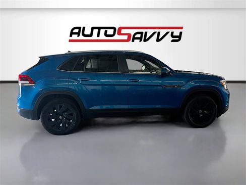 Used 2024 Volkswagen Atlas Cross Sport SE w/ Panoramic Sunroof Package image 8