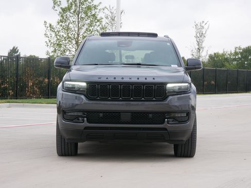 Used 2023 Jeep Wagoneer Series II AWD/4WD image 3
