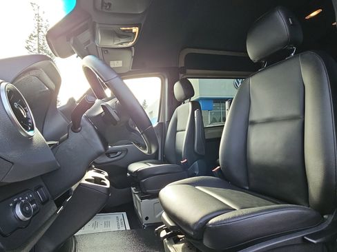 Used 2023 Mercedes-Benz Sprinter 2500 image 13